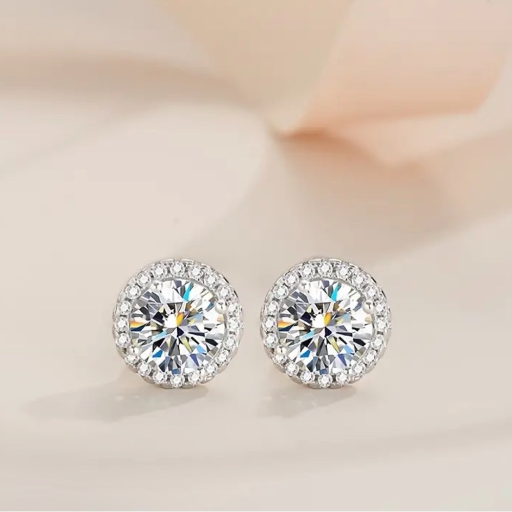 GRA CERTIFIED 1ct MOISSANITE SCREW BACK EARRINGS IN 18k PLATING STERLING SILVER - Picture 4 of 7